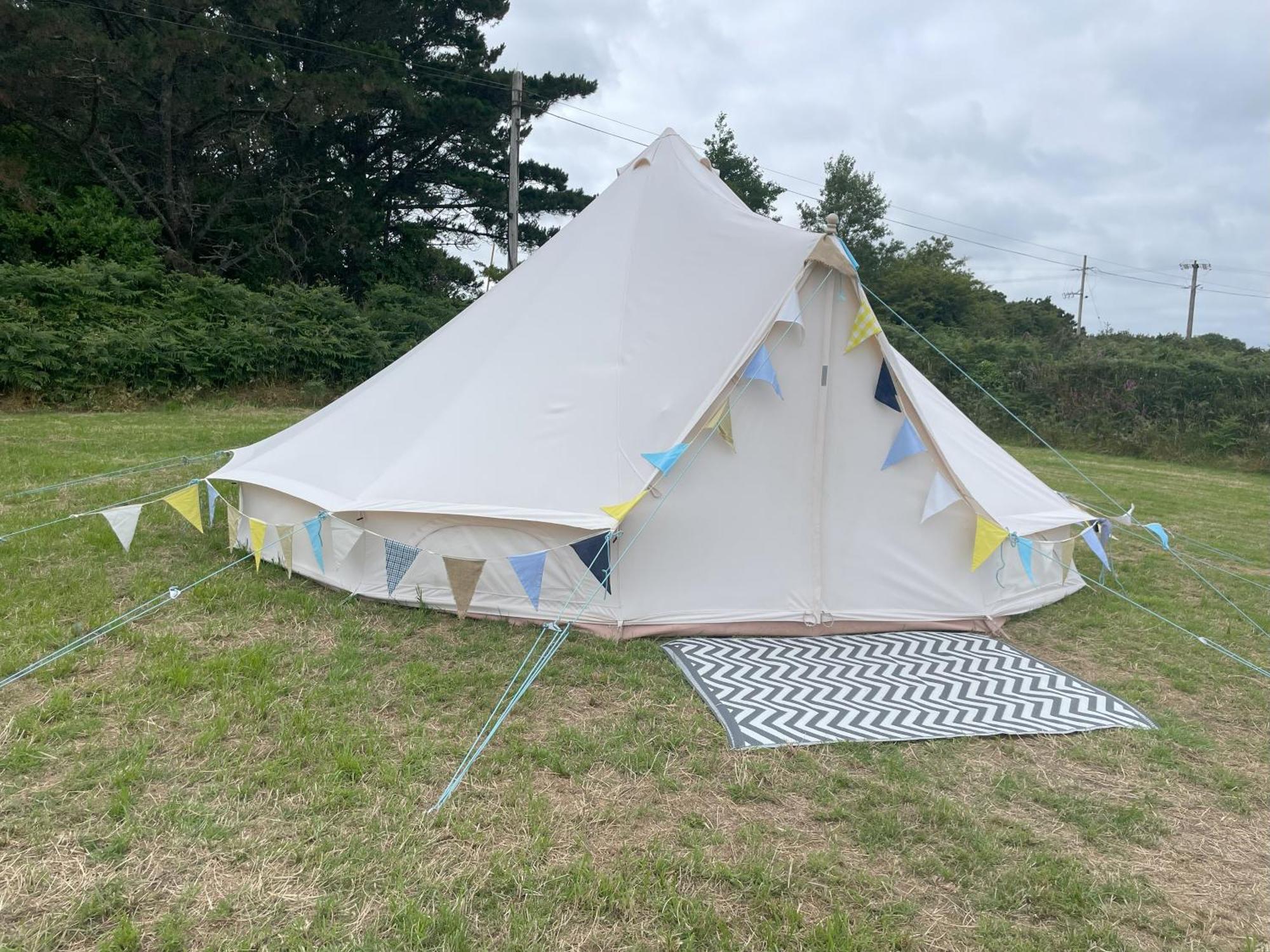 Trevena Cross Glamping & *