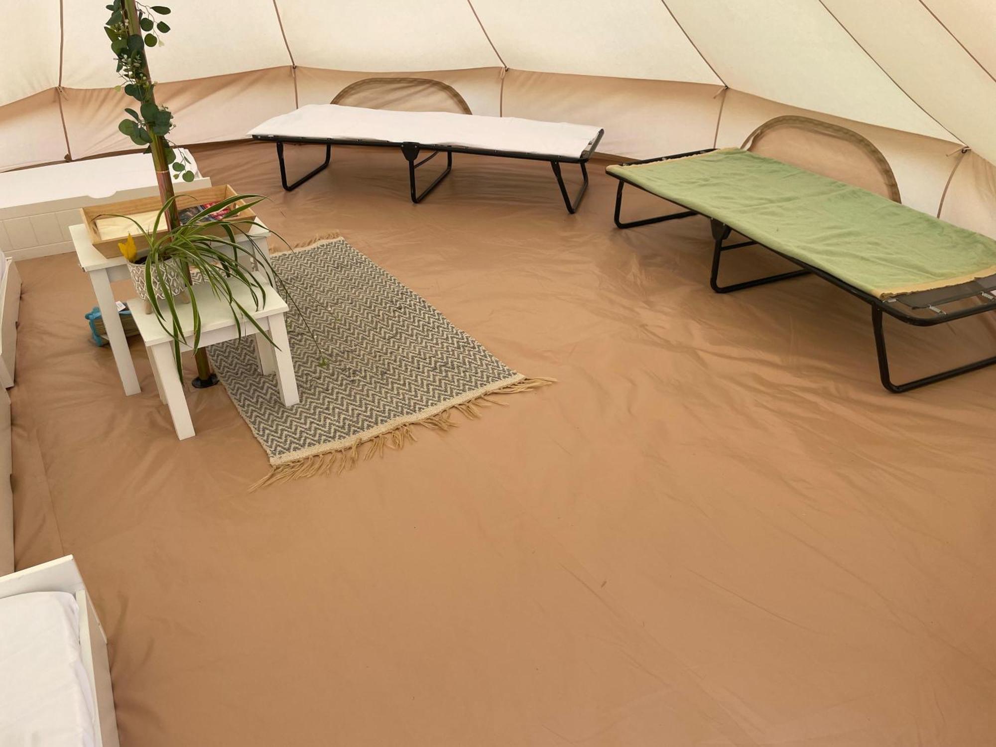 Trevena Cross Glamping & *